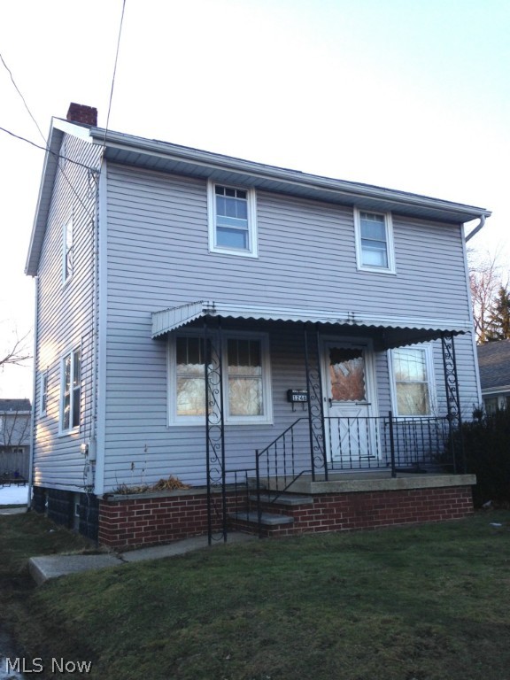 Super cute 3 bedroom home available for rent!   This house has great hardwoods, decorative fireplaces, a partially finished basement and a nice sized back yard. Cute front porch. Conveniently located right off the freeway.  No section 8.  Credit, criminal and eviction history screening.