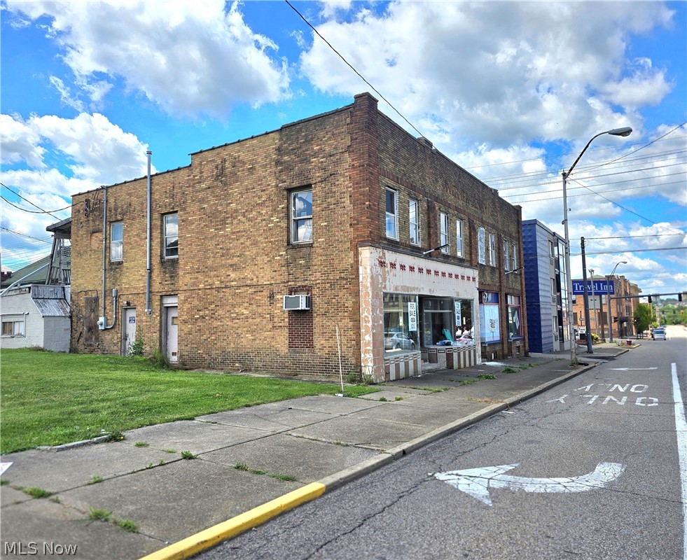Square 18 - Commercial Sale
