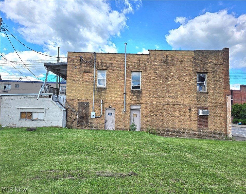 Square 18 - Commercial Sale