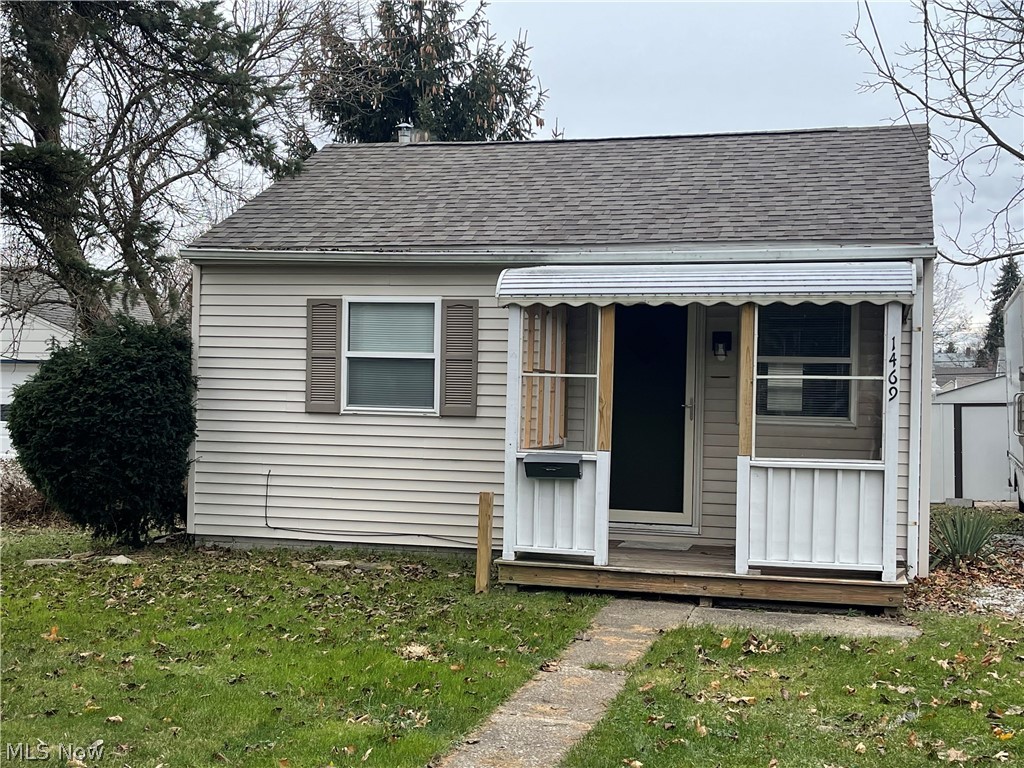 Ranch home close to Goodyear Metro Park. This ranch home has been beautifully update and provides you more privacy than apartment living. Microwave, Range, and refrigerator are to stay with the home! This easy maintenance home can be yours a great price!