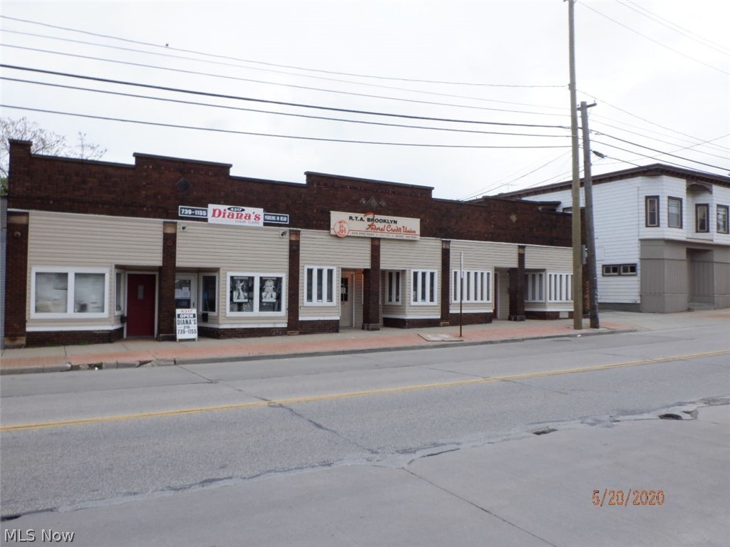 GREAT OPPORTUNITY!  This opportunity presents 3 units,  with the main unit as a  former credit union with 2 cash flowing spaces.  The salon is occupied by a long term tenant who has a steady clientele. The other unit is a glass shop/storage. All tenants are month to month.  Parking behind building.  Great Location, North of the I-480 & State Rd Exit