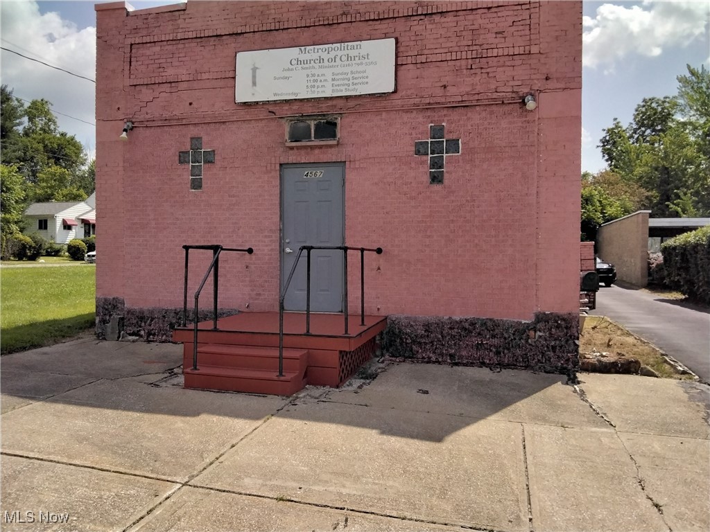 Lee Homes - Commercial Sale