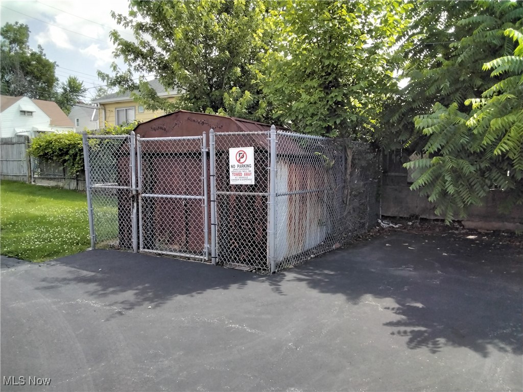Lee Homes - Commercial Sale