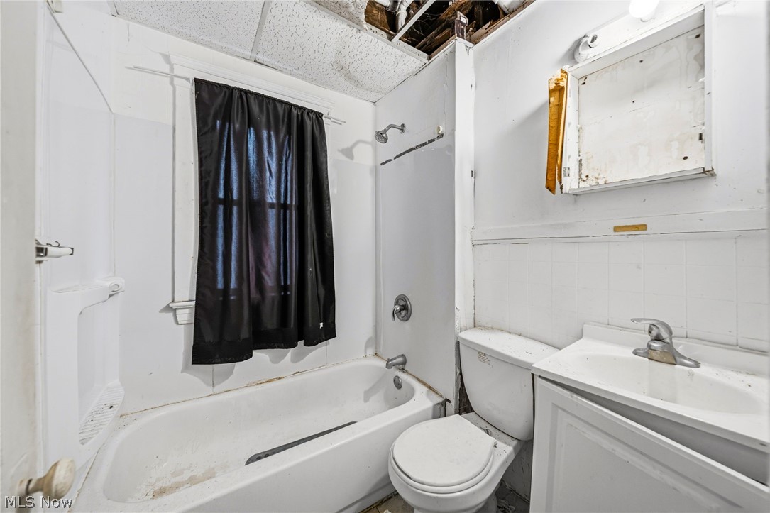 B Schatzingers Superior Park Su - Residential Income