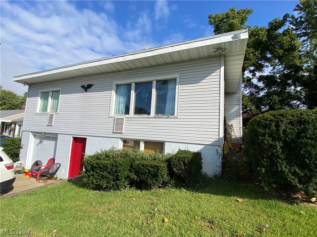 Welcome to the charming 5941 Freitag St. NW in Canton! This cozy two-bedroom home boasts lovely views of Lake Cable, creating a tranquil backdrop for everyday living. Currently occupied by friendly tenants, we've set aside specific days for showings to ensure their comfort.
While the home could use a little sprucing up, it's nestled in a fantastic area with plenty of potential for personal touches. The Lake Cable community offers a laid-back atmosphere with a variety of activities for leisure and enjoyment.
This property is a blank canvas waiting for your creative touch. With a bit of imagination, it has the potential to become a true gem!
Join us on the selected days for showings at 5941 Freitag St. NW and discover the possibilities of making this house your perfect home in this sought-after location!
