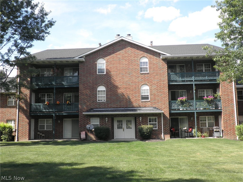 Gorgeous south facing condo with wooded views. Open floor plan with living room, office, kitchen, dinette, bedroom and bathroom. Nicely updated and lovingly maintained. Marble foyer, updated kitchen and bathroom. Light, neutral decor. Spacious living room and adjacent office/study with woodburning fireplace. Kitchen has an abundance of cabinets and counter space. Large bedroom with walk-in closet. In-suite laundry. Balcony has pretty views of the grounds and woods. Large detached garage. Enjoy carefree living in this cute and cozy condo!