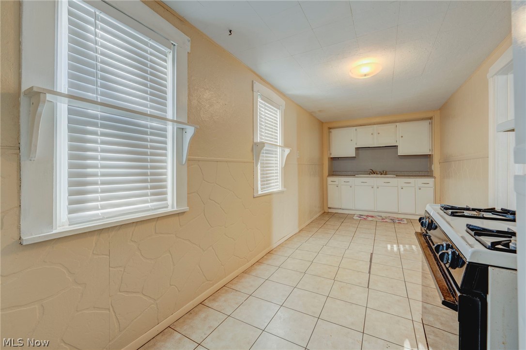 Mary J Lopers - Residential
