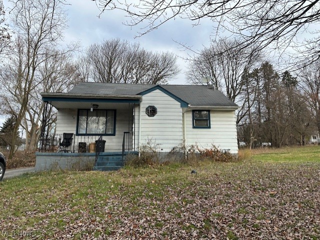 Adorable 3 bedroom Cape Cod located in Campbell. Kitchen, living room, 2 bedrooms and a full bath all on the first floor. 3rd bedroom is located on the second floor. Nice covered front porch along with a nice front and back yard for summer enjoyment. 1 Car detached garage. $925 a month plus all utilities. Renters insurance is required. $35 application fee. Attached.  Ready for the New Year.
post id: 7904291884 posted: 9 minutes ago ? best of [?]