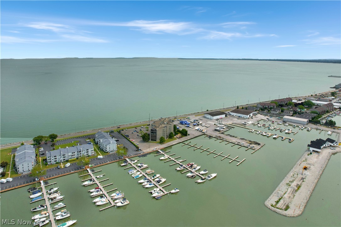 Admiralty Condo - Residential