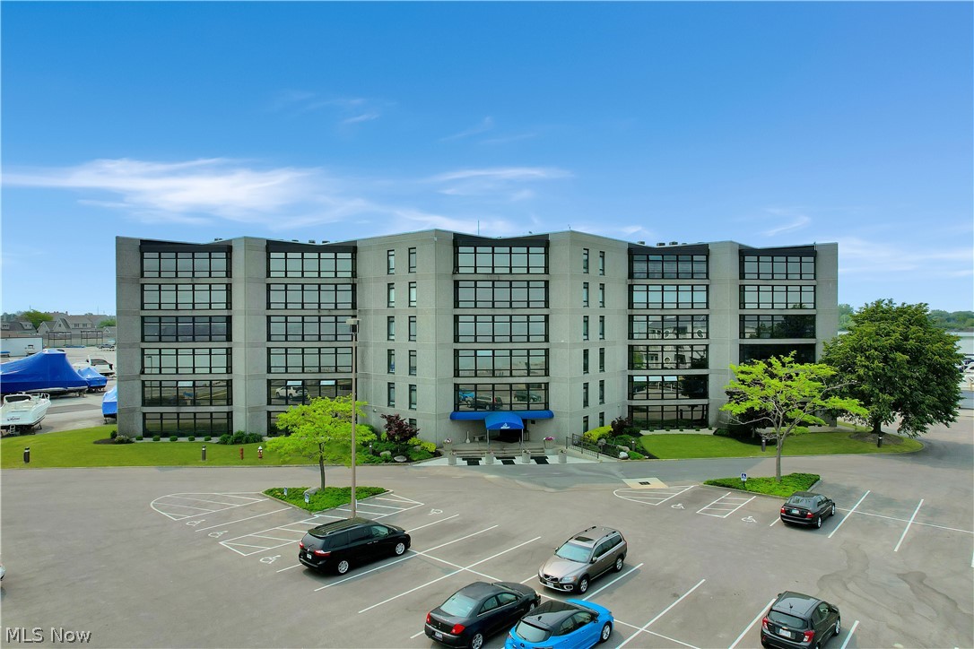 Admiralty Condo - Residential