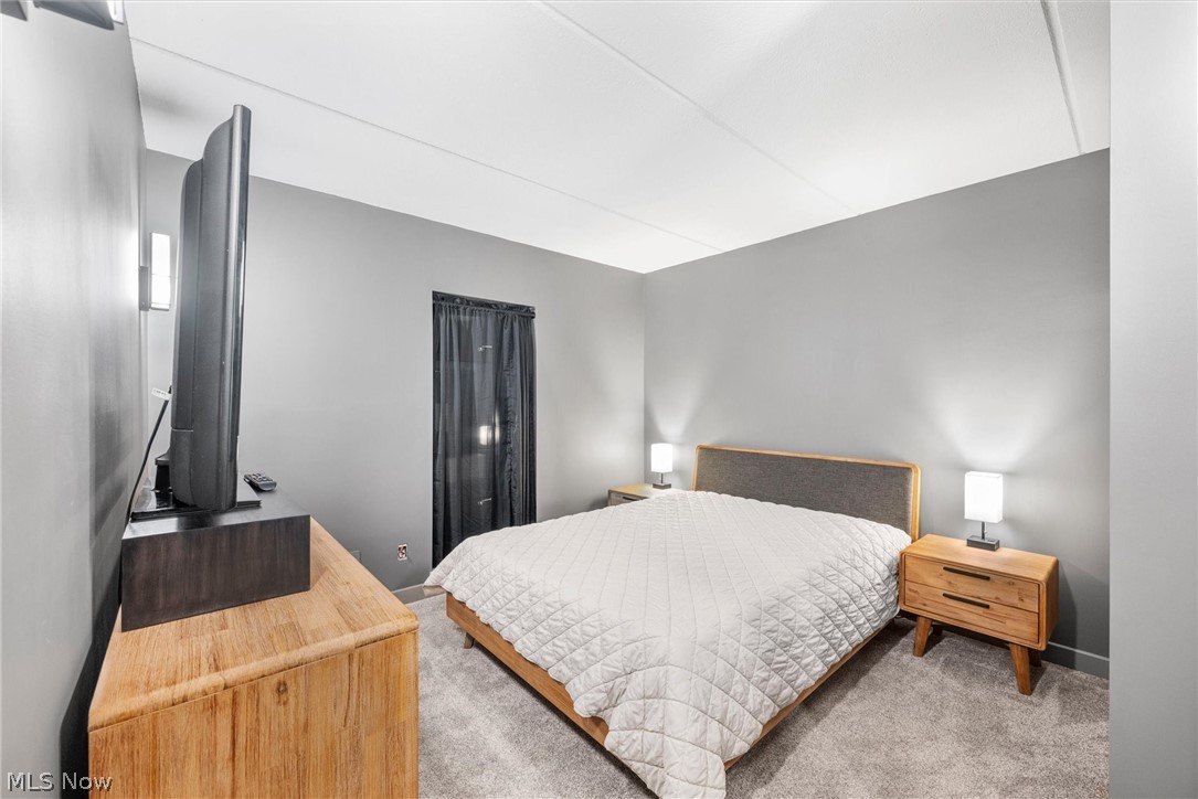 Admiralty Condo - Residential