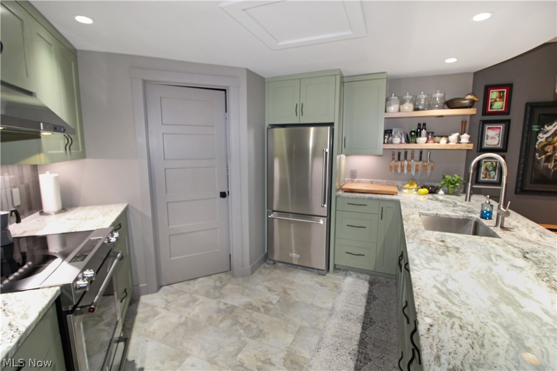 Admiralty Condo - Residential