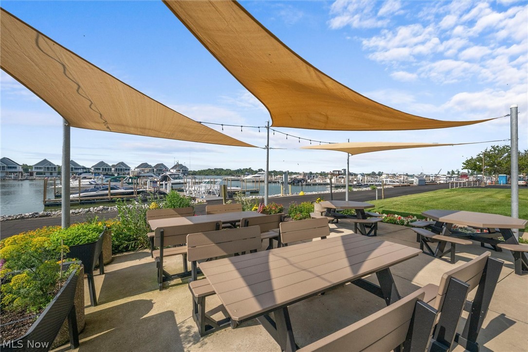 Admiralty Condo - Residential