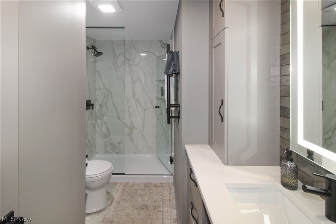 Admiralty Condo - Residential