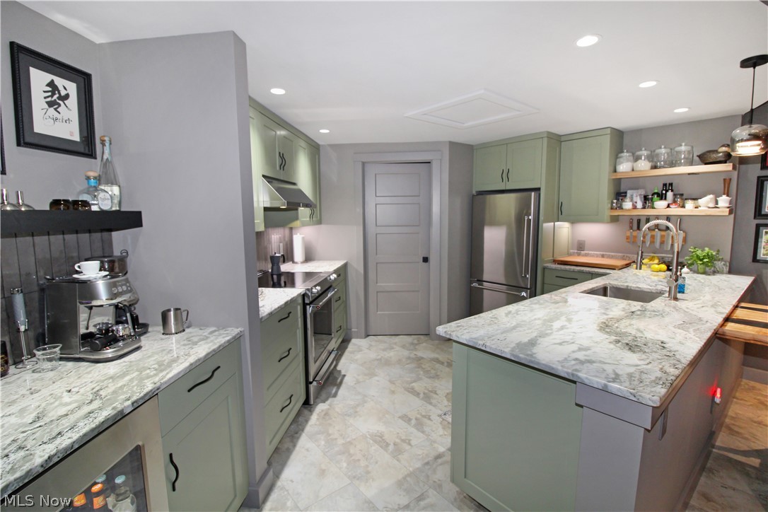 Admiralty Condo - Residential