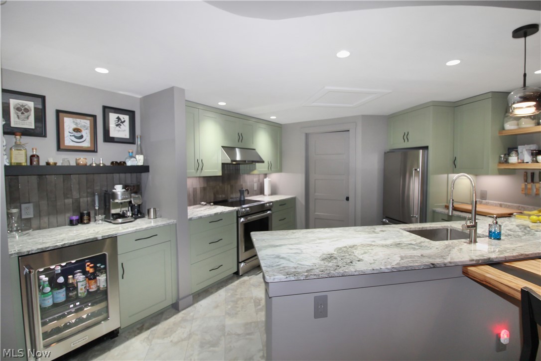 Admiralty Condo - Residential
