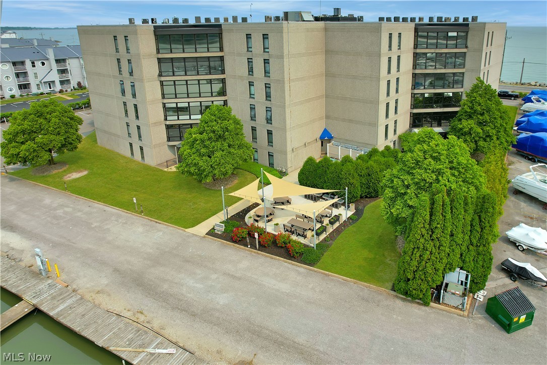 Admiralty Condo - Residential