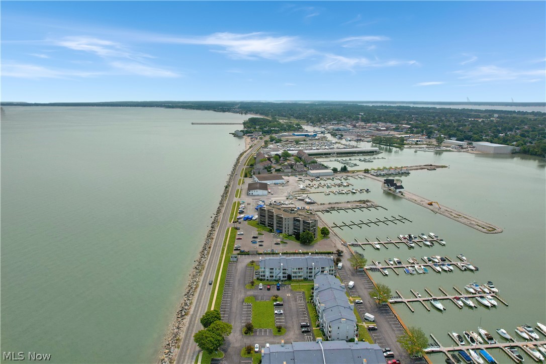 Admiralty Condo - Residential