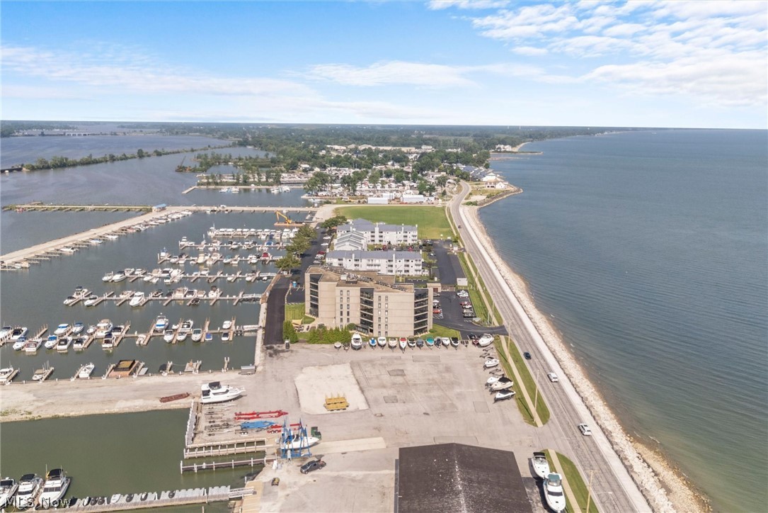 Admiralty Condo - Residential