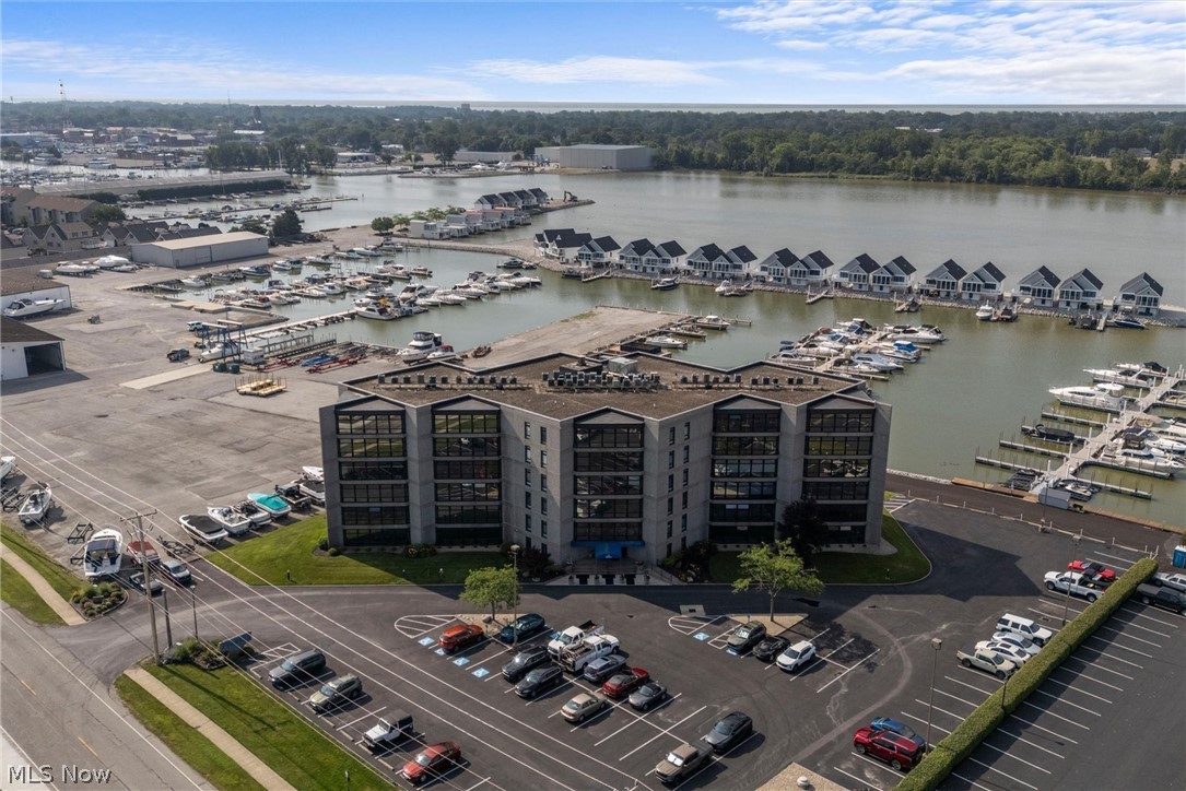 Admiralty Condo - Residential