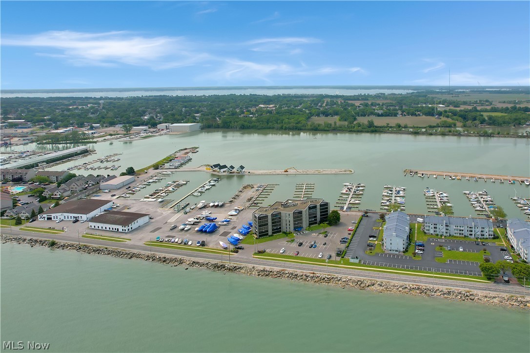 Admiralty Condo - Residential
