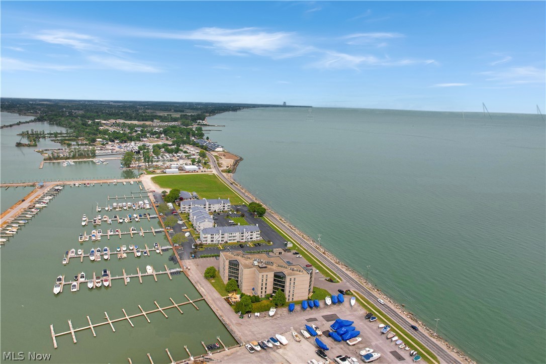 Admiralty Condo - Residential