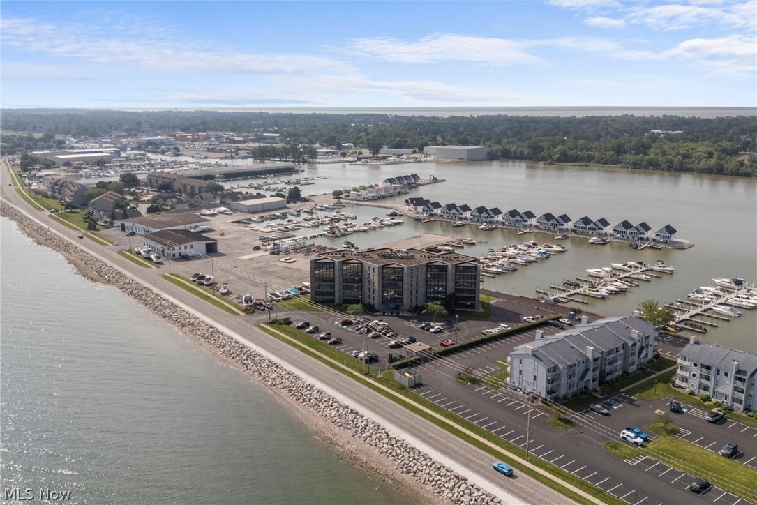 Admiralty Condo - Residential