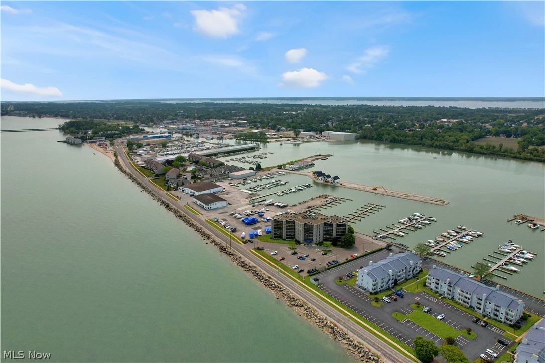 Admiralty Condo - Residential