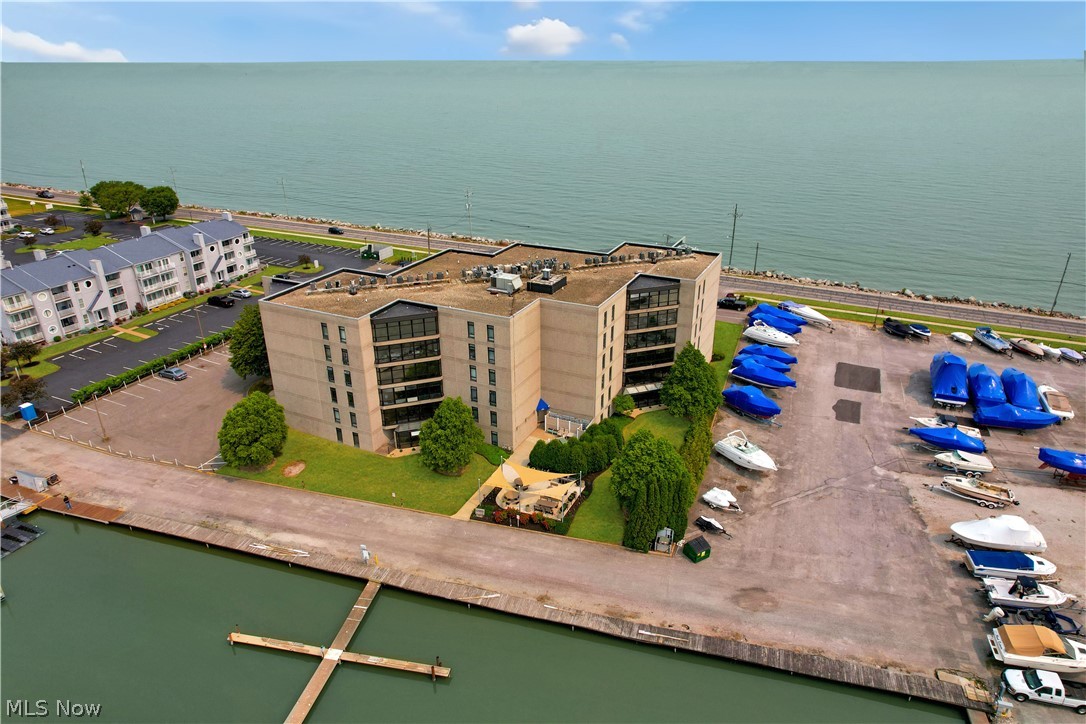 Admiralty Condo - Residential