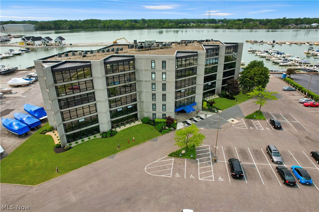 Admiralty Condo - Residential