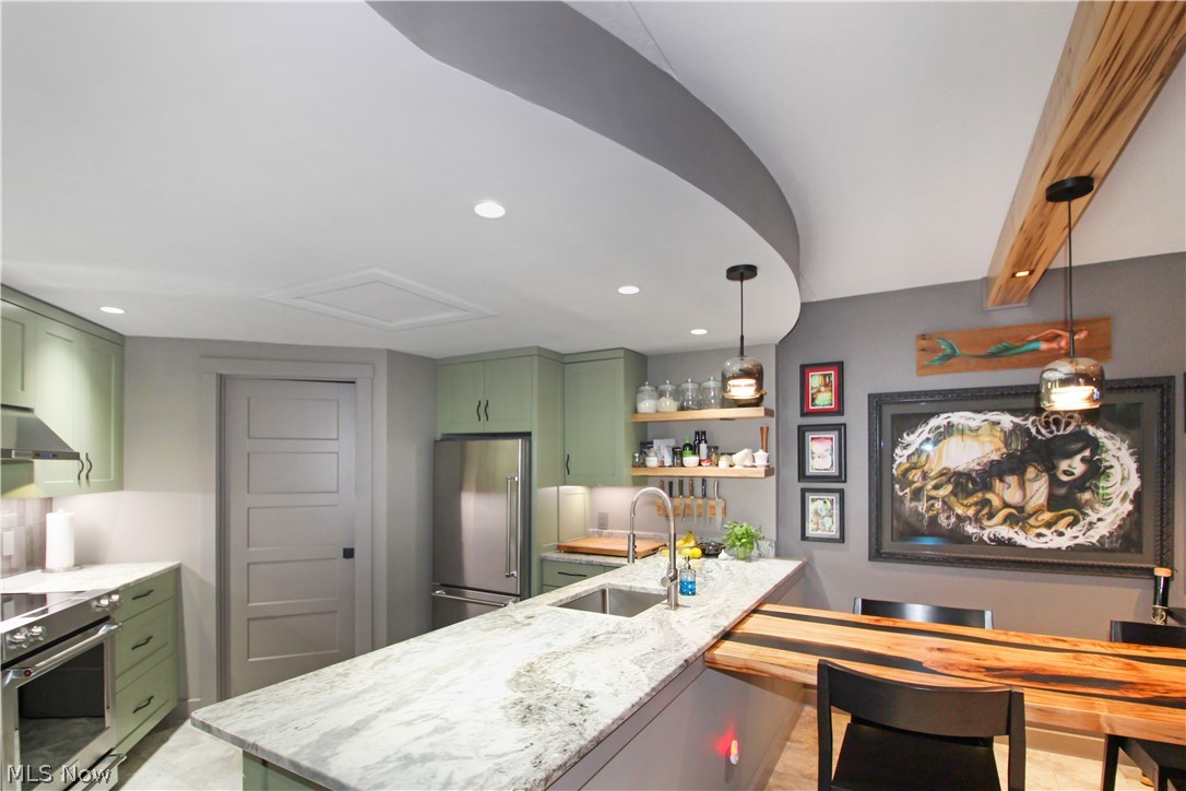 Admiralty Condo - Residential