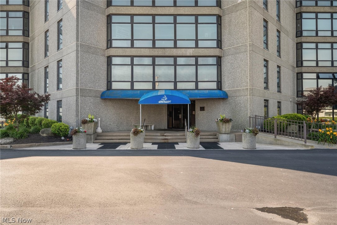 Admiralty Condo - Residential