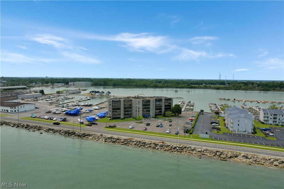 Admiralty Condo - Residential