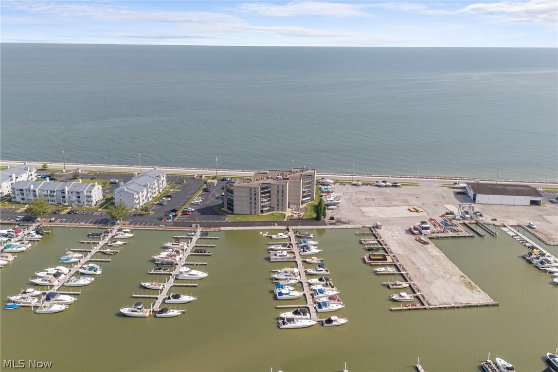 Admiralty Condo - Residential