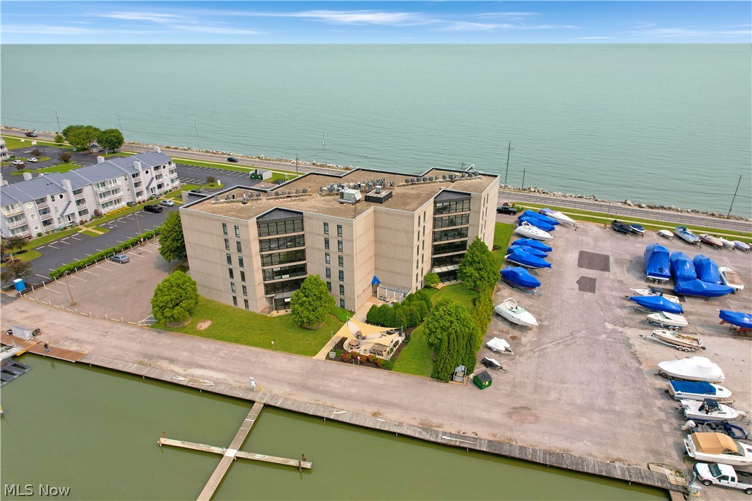 Admiralty Condo - Residential