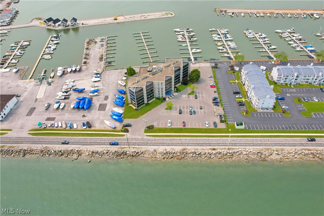 Admiralty Condo - Residential