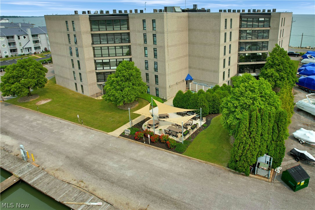 Admiralty Condo - Residential