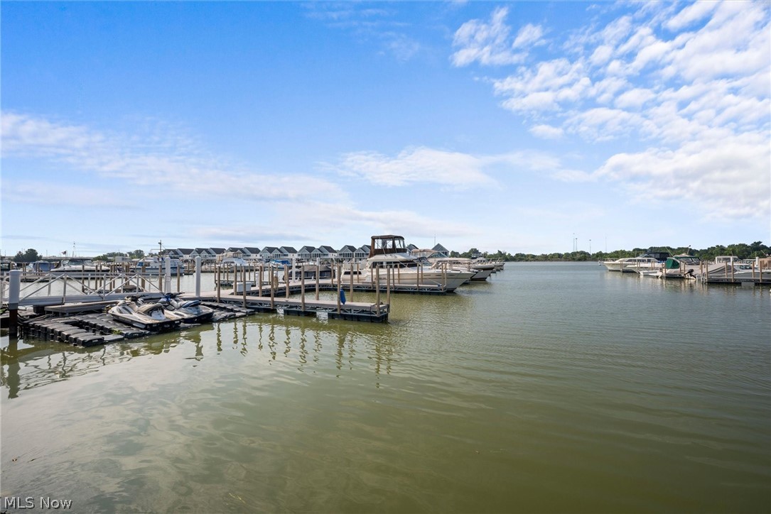 Admiralty Condo - Residential