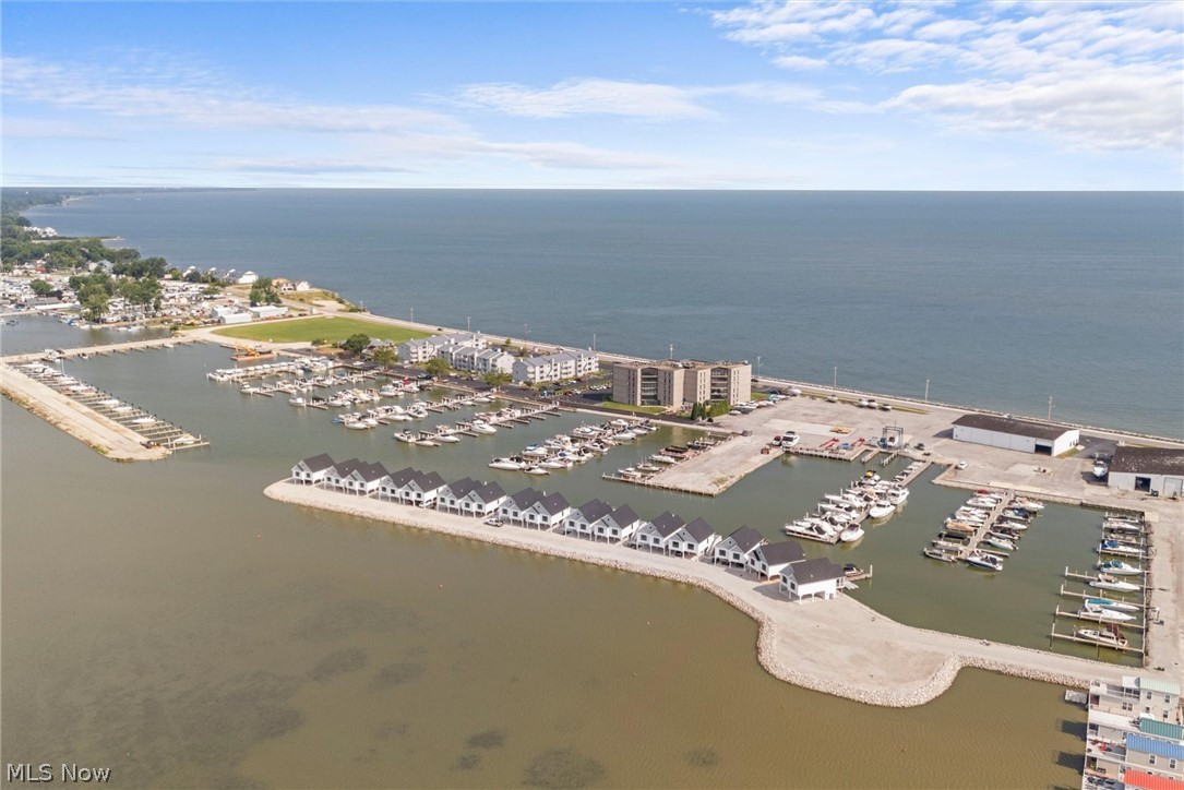 Admiralty Condo - Residential