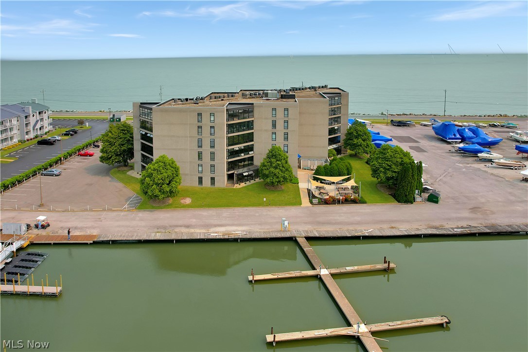 Admiralty Condo - Residential
