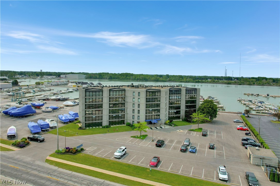 Admiralty Condo - Residential