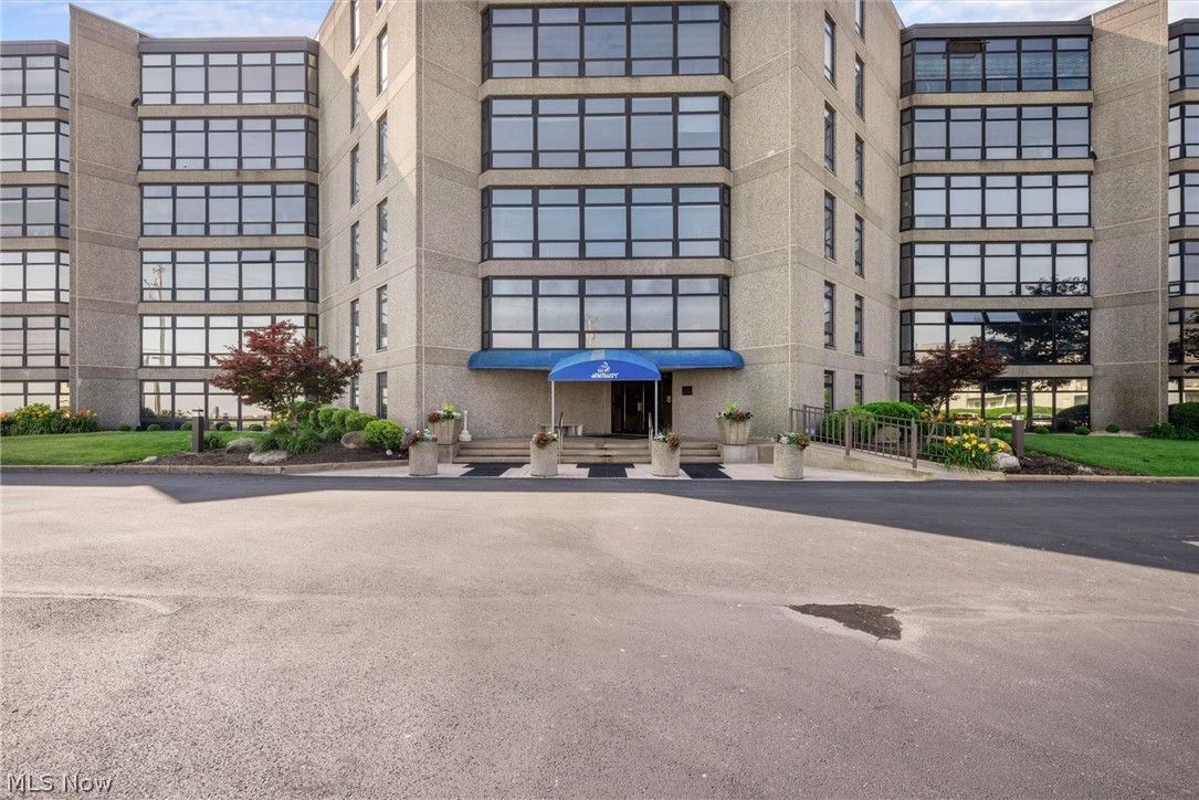 Admiralty Condo - Residential