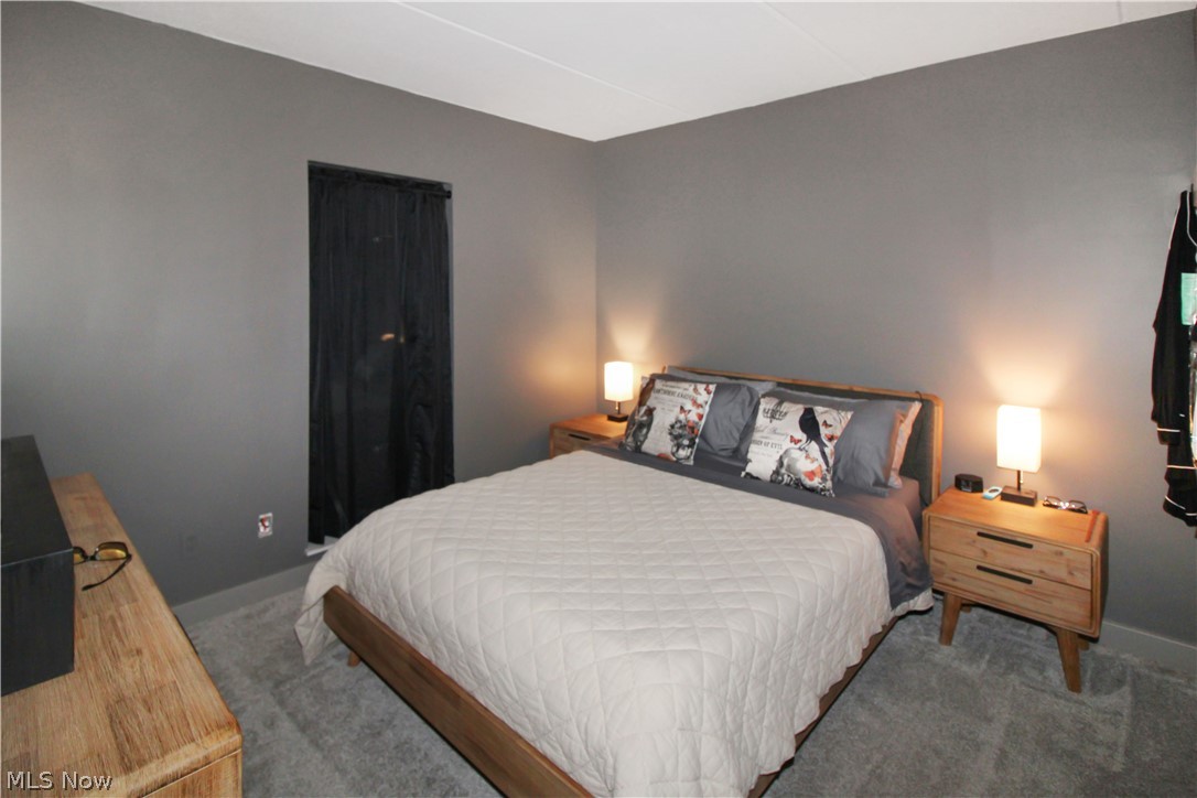Admiralty Condo - Residential