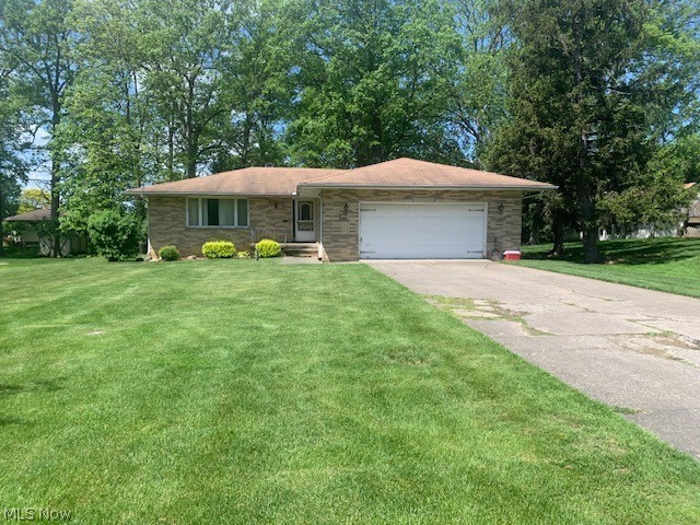 Brick ranch built with an in-law suite attached. total of 5 bedrooms two separate kitchens and full baths. Separate inertance 

from the hall way to the in-law side which features 2 Bedrooms , Living room, small kitchen and full bath. Home is in need of 
up updating and a deck or Padio off the back.  These types of homes do not come up for sale very often in Seven Hills.