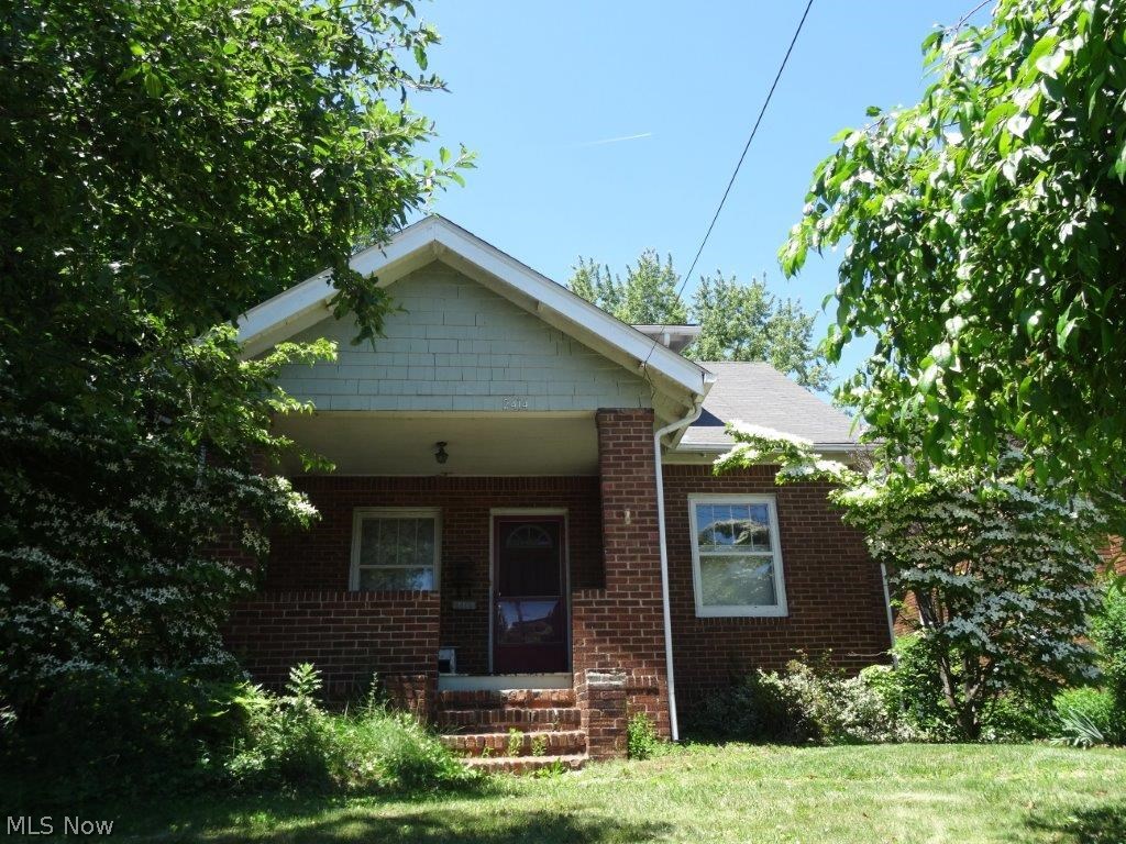 Falls cape priced to sell!  Nice partial brick 3BR 1.5BA home.  Hardwood flooring, open kitchen/dining room, ample bedroom sized, full basement, detached 1 car garage.