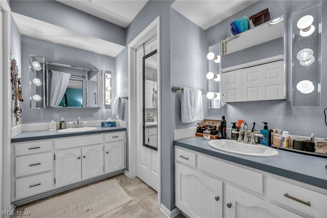 Oak Hollow Condo - Residential