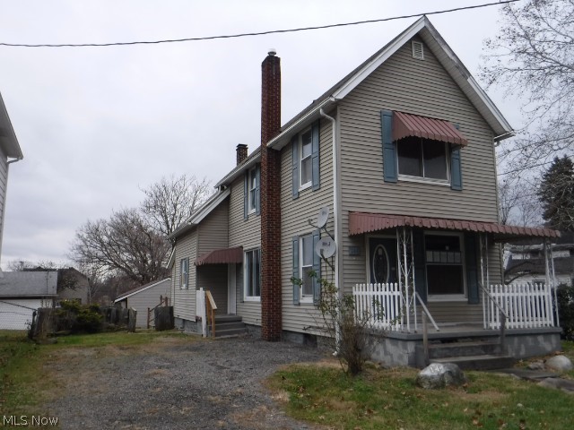 4 Bed, 1 bath home located in Niles, OH. This is a nice size home but some repairs and updates will be required. Overall great
potential!