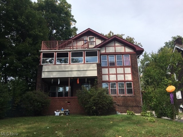 Best Deal around!!! This 2 bedroom 1 bath includes ALL UTILITIES PAID!! This unit is on Youngstown's Historic Northside, right off of Fifth Ave...Ideal for any college student, young couple, or single.  Close to YSU, downtown, restaurants and more!! Unit has some updates..This charming 2 bedrrom 1 bath won't last long!!!