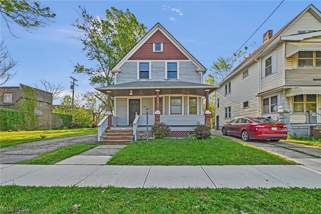 This 3-bedroom single-family home is available with a Land Contract purchase option.
Property features:
3 bedrooms
1 bathroom
Approx. 1,021 sq ft
Partially finished basement
Garage / parking space
Located in the Buckeye Shaker area
Close to nearby schools and neighborhood conveniences
Purchase price: $120,000
Down payment: $5,000
Monthly payment: $1,200
Important: The monthly payment does not include property taxes or homeowner’s insurance. Taxes and insurance are paid by the buyer and will be added to the monthly amount due.
This is not a regular rental. Important: The $1,200 monthly payment does not include property taxes or homeowner's insurance. Taxes and insurance are paid by the buyer and will be added to the monthly amount due.