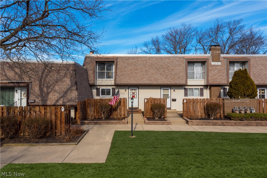 Beautiful Concord Square Condo has it all with amazing views of the golf course and its location on the cul-de-sac.   This spacious 3 bedroom/ 1 ½ bath condo has an open floor plan and neutral décor making it “move-in” ready.  The recently updated kitchen has plenty of counter space and overlooks the front patio area.  Enjoy your morning cup of coffee on the back deck overlooking the 13th green.  The expansive living room gets plenty of light from the large sliding doors.  An adjoining, updated Master bath has plenty of storage and a separate vanity area.  Most of the closets have closet storage systems increasing the functionality of the space.  Additional storage is also located in the garage along with a workbench area.  Roof is being replaced October 2020 and the seller has already paid the assessment fee. The large attached 2+ car garage also has a ventilation system.  Concord Square gives you easy access to shopping, the Metro parks, highways, golf, medical facilities and downtown.  Concord Square also has an in-ground pool, a picnic area and a playground.  All appliances stay as well as the patio set on the deck and the seller is providing a home warranty.  This is a great opportunity to own a maintenance free condominium with tons of amenities.  Call today for your private showing!